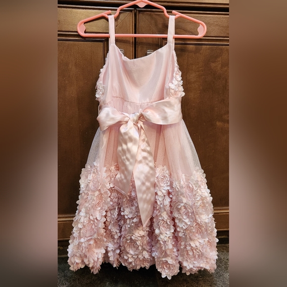 Girls size 5 pink frilly dress - Picture 2 of 3